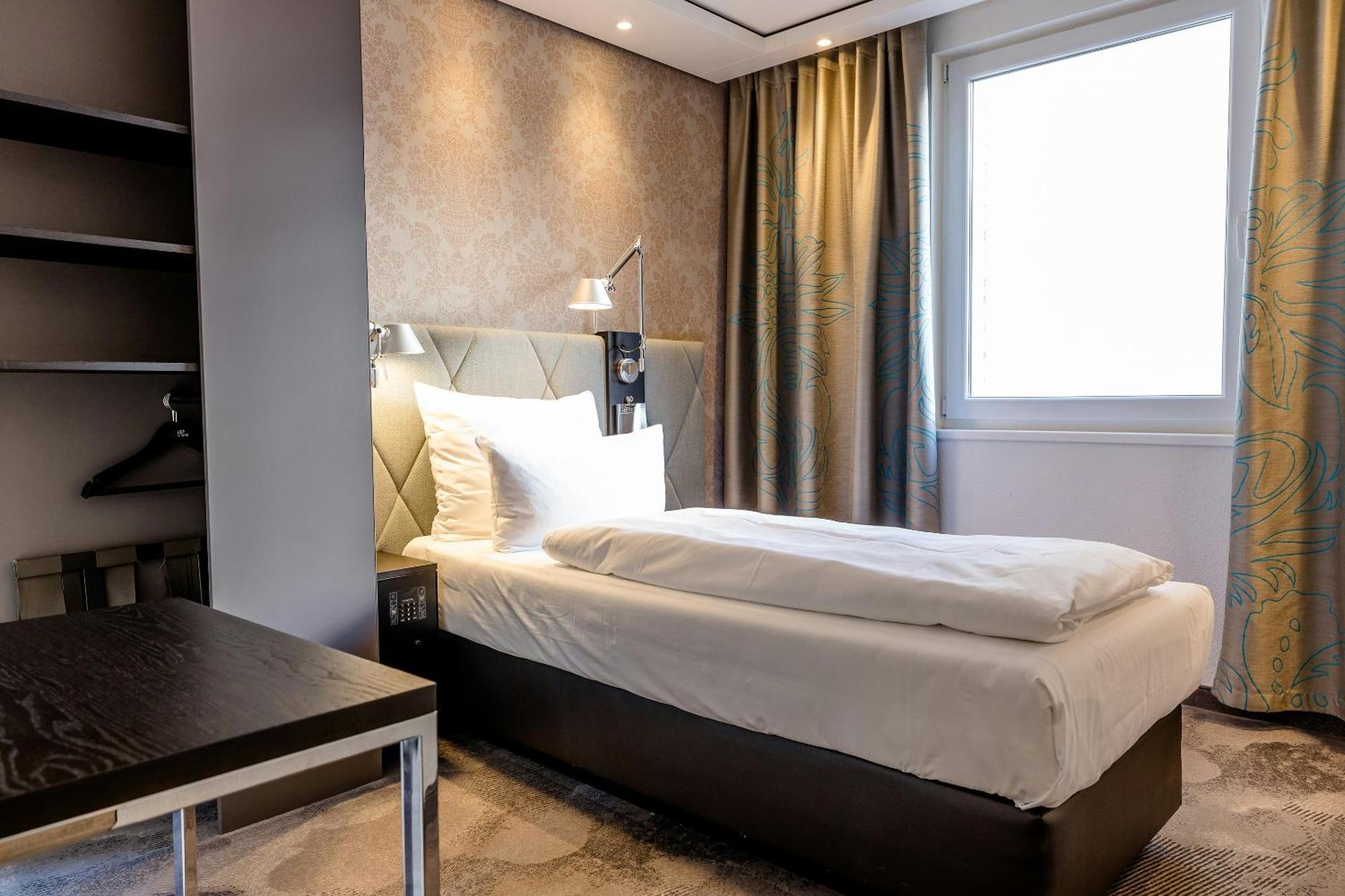 Motel One Muenchen-Sendlinger Tor, Munich